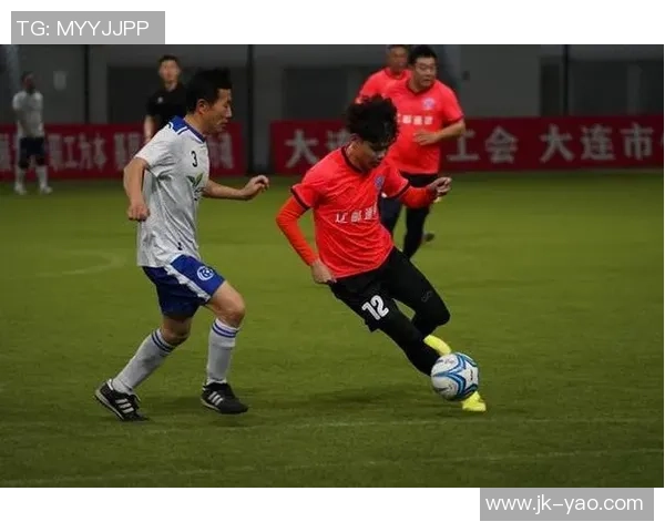 从默默无闻到闪耀绿茵坚持努力成就足球明星的奋斗之路