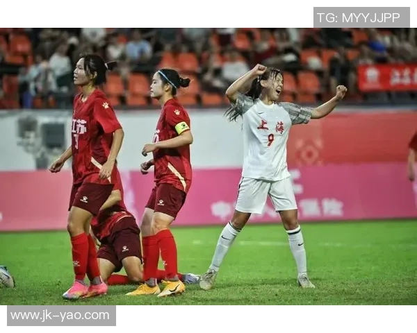 全运会回顾：上海足球队默契配合展现团队精神与竞技实力