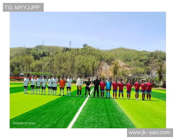 中国足球明星的魅力与帅气风采展现于绿茵场上的精彩瞬间