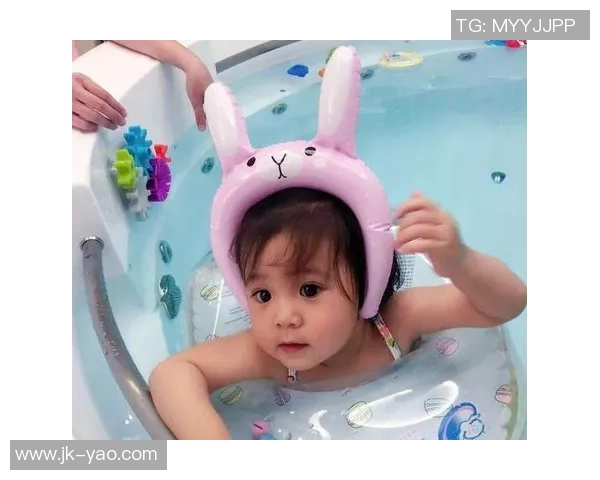 足球明星们对女儿的宠爱与关怀展现了父爱的温暖与独特魅力 足球明星们对女儿的宠爱与关怀展现了父爱的温暖与独特魅力